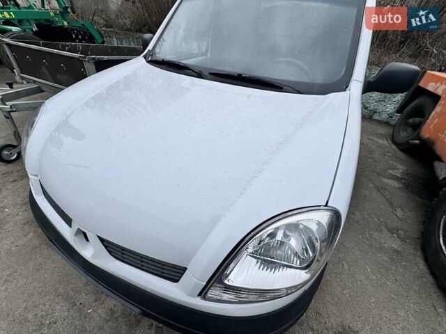 Белый Рено Кенгу, объемом двигателя 1.46 л и пробегом 350 тыс. км за 3700 $, фото 1 на Automoto.ua