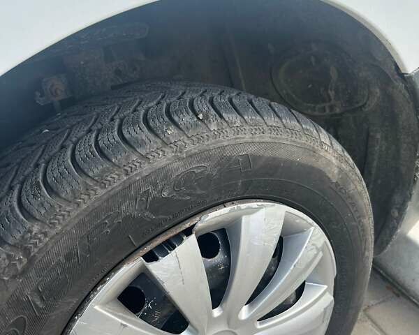 Белый Рено Кенгу, объемом двигателя 1.5 л и пробегом 249 тыс. км за 5500 $, фото 3 на Automoto.ua