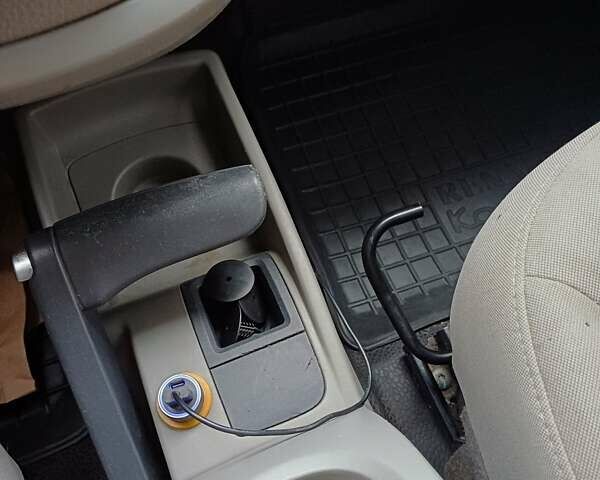 Білий Рено Кєнгу, об'ємом двигуна 1.5 л та пробігом 315 тис. км за 8800 $, фото 15 на Automoto.ua