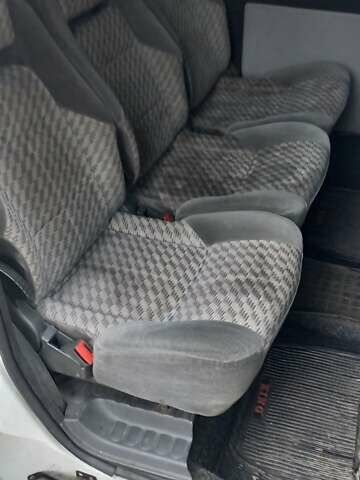 Белый Рено Кенгу, объемом двигателя 1.5 л и пробегом 240 тыс. км за 4681 $, фото 4 на Automoto.ua