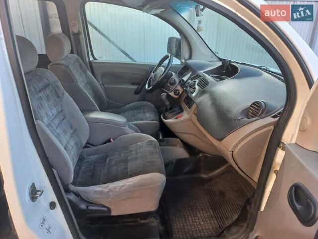 Белый Рено Кенгу, объемом двигателя 1.46 л и пробегом 380 тыс. км за 4500 $, фото 6 на Automoto.ua