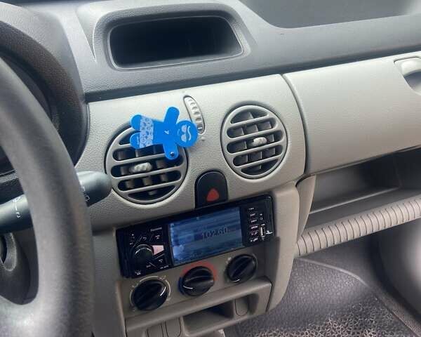 Белый Рено Кенгу, объемом двигателя 1.39 л и пробегом 480 тыс. км за 3400 $, фото 6 на Automoto.ua