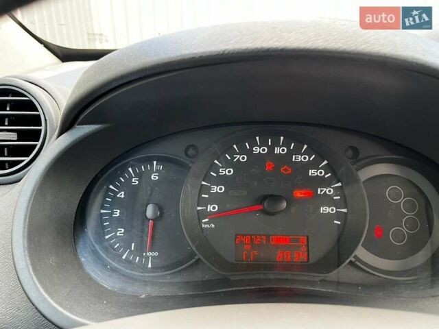 Белый Рено Кенгу, объемом двигателя 1.5 л и пробегом 249 тыс. км за 5500 $, фото 14 на Automoto.ua