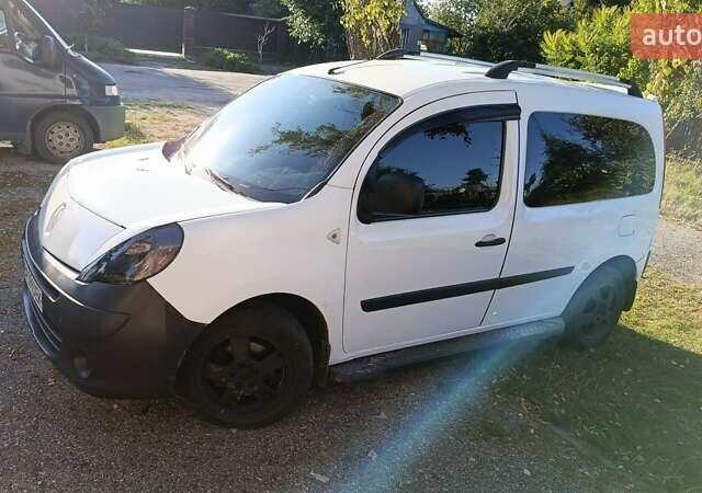 Рено Кенгу 2008 в Киеве на Automoto.ua Белый Рено Кенгу, объемом двигателя 1.5 л и пробегом 280 тыс. км за 6000 $, фото 7 на Automoto.ua