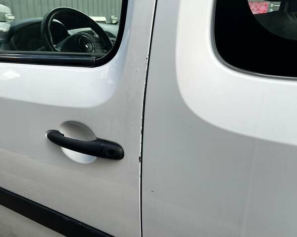 Белый Рено Кенгу, объемом двигателя 1.5 л и пробегом 249 тыс. км за 5500 $, фото 18 на Automoto.ua