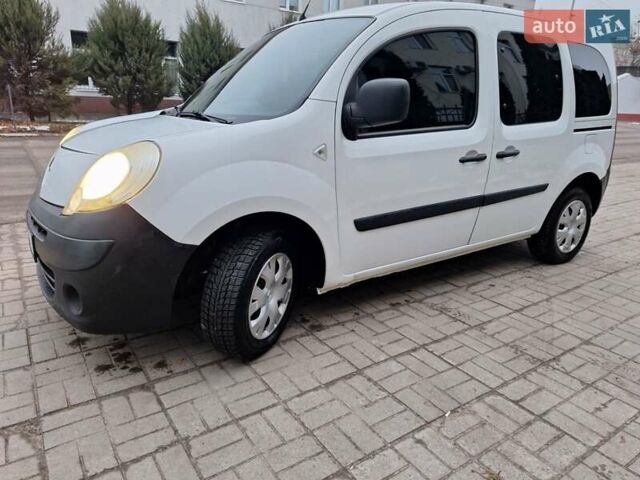 Белый Рено Кенгу, объемом двигателя 1.5 л и пробегом 375 тыс. км за 8000 $, фото 2 на Automoto.ua