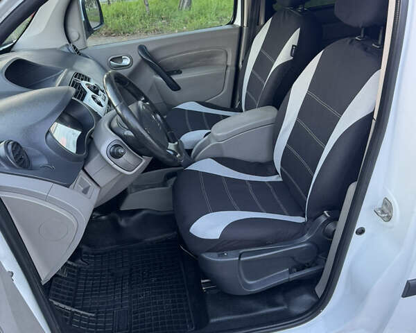 Белый Рено Кенгу, объемом двигателя 1.46 л и пробегом 265 тыс. км за 5800 $, фото 4 на Automoto.ua