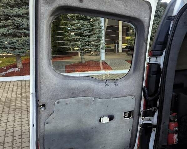 Белый Рено Кенгу, объемом двигателя 1.5 л и пробегом 441 тыс. км за 5600 $, фото 31 на Automoto.ua