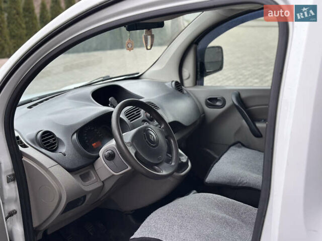 Білий Рено Кєнгу, об'ємом двигуна 1.5 л та пробігом 300 тис. км за 5500 $, фото 5 на Automoto.ua