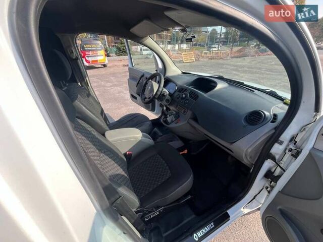 Білий Рено Кєнгу, об'ємом двигуна 1.5 л та пробігом 392 тис. км за 4950 $, фото 13 на Automoto.ua