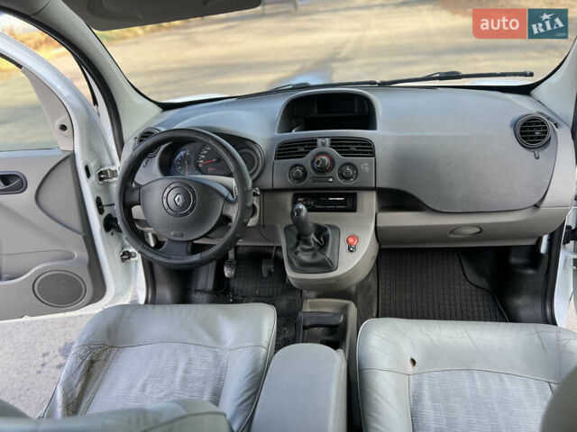 Белый Рено Кенгу, объемом двигателя 1.46 л и пробегом 278 тыс. км за 4900 $, фото 5 на Automoto.ua