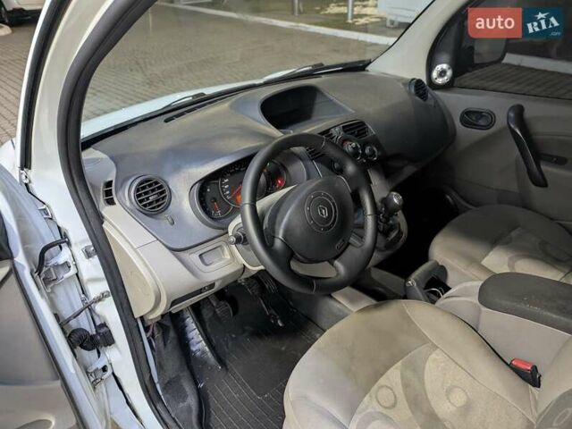Белый Рено Кенгу, объемом двигателя 1.5 л и пробегом 441 тыс. км за 5600 $, фото 12 на Automoto.ua