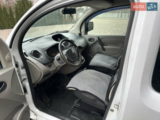 Білий Рено Кєнгу, об'ємом двигуна 1.5 л та пробігом 300 тис. км за 5500 $, фото 4 на Automoto.ua