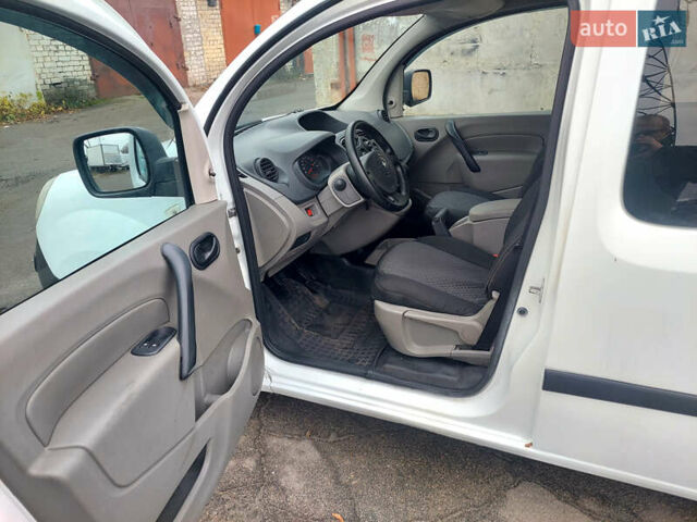 Белый Рено Кенгу, объемом двигателя 1.46 л и пробегом 300 тыс. км за 4750 $, фото 7 на Automoto.ua