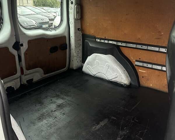 Рено Кенгу 2008 в Смеле на Automoto.ua Белый Рено Кенгу, объемом двигателя 1.5 л и пробегом 270 тыс. км за 4500 $, фото 10 на Automoto.ua