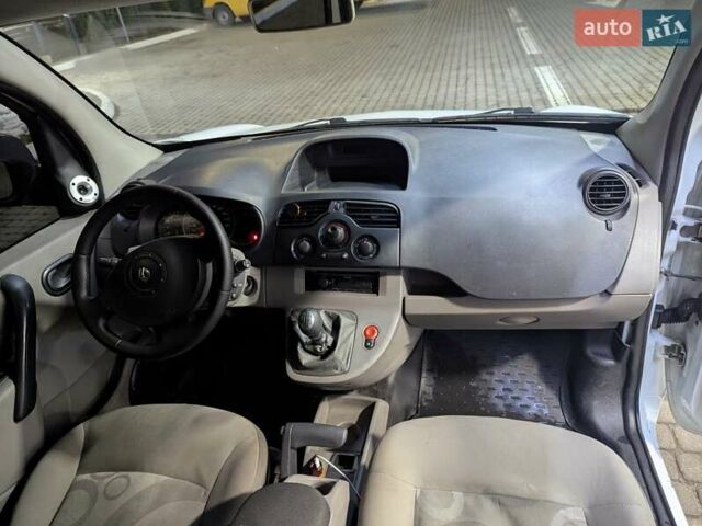 Белый Рено Кенгу, объемом двигателя 1.5 л и пробегом 441 тыс. км за 5600 $, фото 20 на Automoto.ua