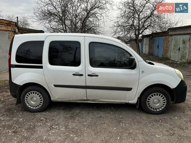 Белый Рено Кенгу, объемом двигателя 1.46 л и пробегом 297 тыс. км за 5699 $, фото 2 на Automoto.ua