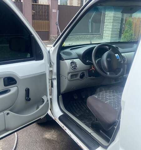 Белый Рено Кенгу, объемом двигателя 1.39 л и пробегом 280 тыс. км за 3300 $, фото 8 на Automoto.ua