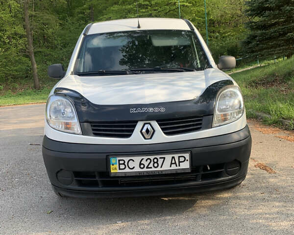 Белый Рено Кенгу, объемом двигателя 1.46 л и пробегом 270 тыс. км за 3550 $, фото 4 на Automoto.ua