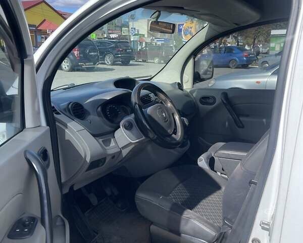 Белый Рено Кенгу, объемом двигателя 1.46 л и пробегом 209 тыс. км за 4900 $, фото 12 на Automoto.ua