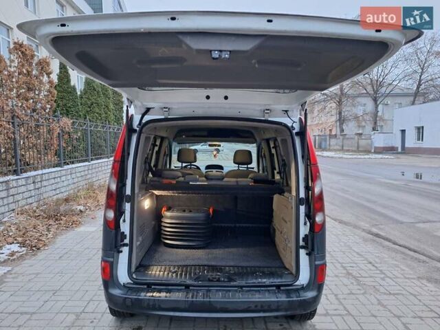Белый Рено Кенгу, объемом двигателя 1.5 л и пробегом 375 тыс. км за 8000 $, фото 8 на Automoto.ua