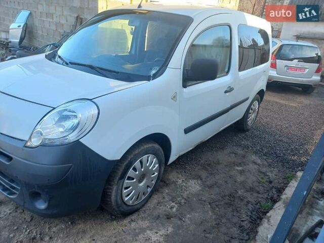 Белый Рено Кенгу, объемом двигателя 1.46 л и пробегом 380 тыс. км за 4500 $, фото 2 на Automoto.ua