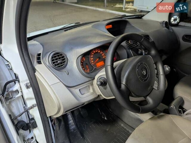 Белый Рено Кенгу, объемом двигателя 1.5 л и пробегом 441 тыс. км за 5600 $, фото 14 на Automoto.ua
