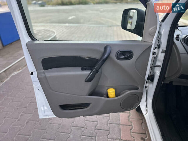 Білий Рено Кєнгу, об'ємом двигуна 1.5 л та пробігом 295 тис. км за 4900 $, фото 16 на Automoto.ua