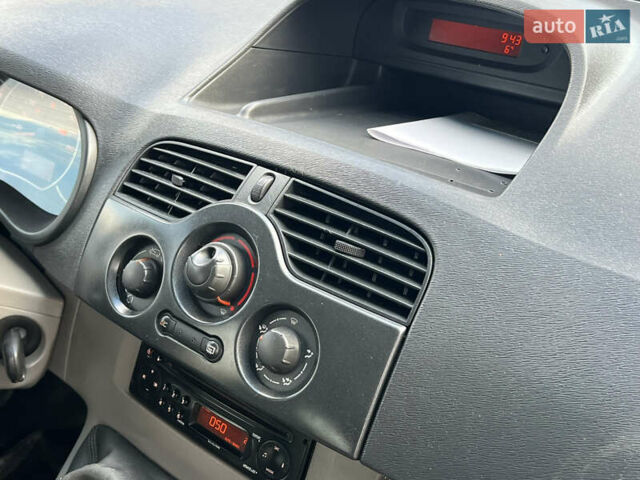 Белый Рено Кенгу, объемом двигателя 1.5 л и пробегом 268 тыс. км за 5300 $, фото 15 на Automoto.ua