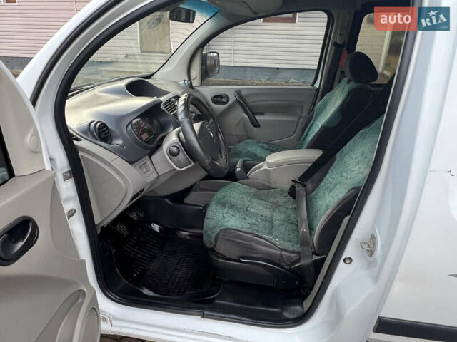 Белый Рено Кенгу, объемом двигателя 1.5 л и пробегом 268 тыс. км за 5300 $, фото 13 на Automoto.ua