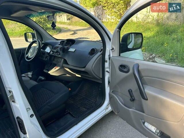 Белый Рено Кенгу, объемом двигателя 1.46 л и пробегом 236 тыс. км за 5200 $, фото 25 на Automoto.ua