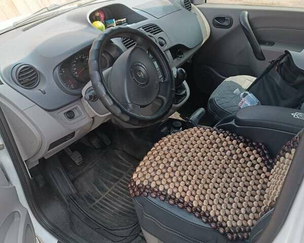 Белый Рено Кенгу, объемом двигателя 1.5 л и пробегом 370 тыс. км за 6100 $, фото 2 на Automoto.ua