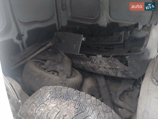 Білий Рено Кєнгу, об'ємом двигуна 1.5 л та пробігом 186 тис. км за 1050 $, фото 5 на Automoto.ua