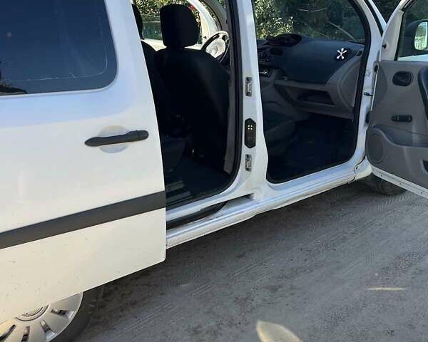 Білий Рено Кєнгу, об'ємом двигуна 1.5 л та пробігом 372 тис. км за 5500 $, фото 13 на Automoto.ua