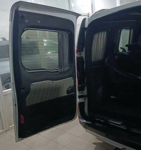 Белый Рено Кенгу, объемом двигателя 1.46 л и пробегом 320 тыс. км за 6200 $, фото 4 на Automoto.ua