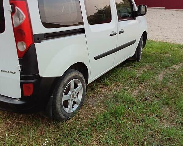 Белый Рено Кенгу, объемом двигателя 1.46 л и пробегом 167 тыс. км за 6400 $, фото 3 на Automoto.ua