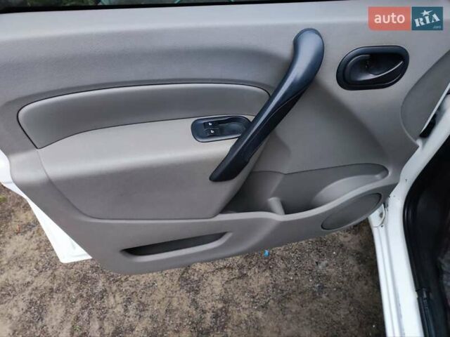 Белый Рено Кенгу, объемом двигателя 1.5 л и пробегом 355 тыс. км за 5100 $, фото 6 на Automoto.ua