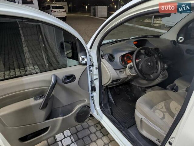 Белый Рено Кенгу, объемом двигателя 1.5 л и пробегом 441 тыс. км за 5600 $, фото 13 на Automoto.ua