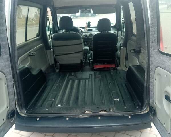 Белый Рено Кенгу, объемом двигателя 1.5 л и пробегом 201 тыс. км за 4600 $, фото 6 на Automoto.ua