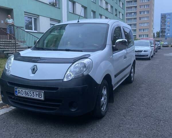 Белый Рено Кенгу, объемом двигателя 1.5 л и пробегом 308 тыс. км за 5400 $, фото 9 на Automoto.ua