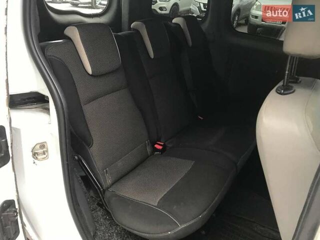 Белый Рено Кенгу, объемом двигателя 1.5 л и пробегом 441 тыс. км за 5990 $, фото 15 на Automoto.ua