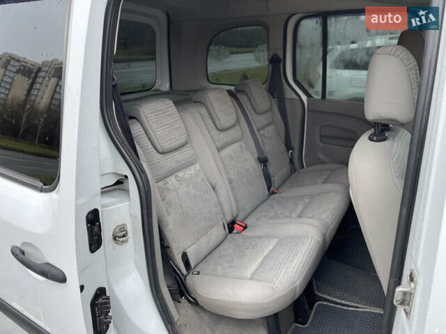 Белый Рено Кенгу, объемом двигателя 1.5 л и пробегом 450 тыс. км за 5800 $, фото 5 на Automoto.ua