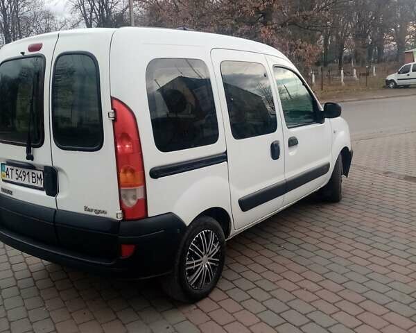 Белый Рено Кенгу, объемом двигателя 1.5 л и пробегом 201 тыс. км за 4600 $, фото 7 на Automoto.ua
