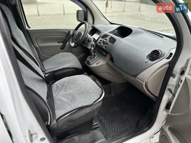 Білий Рено Кєнгу, об'ємом двигуна 1.5 л та пробігом 300 тис. км за 5500 $, фото 6 на Automoto.ua