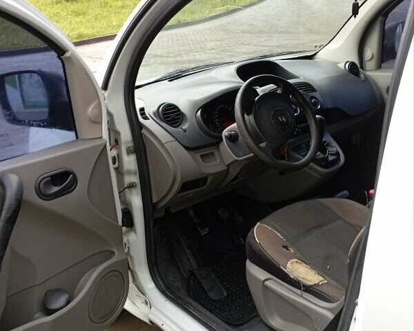Білий Рено Кєнгу, об'ємом двигуна 1.5 л та пробігом 155 тис. км за 5200 $, фото 7 на Automoto.ua