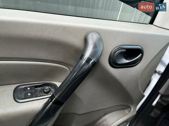 Белый Рено Кенгу, объемом двигателя 1.5 л и пробегом 249 тыс. км за 5500 $, фото 11 на Automoto.ua