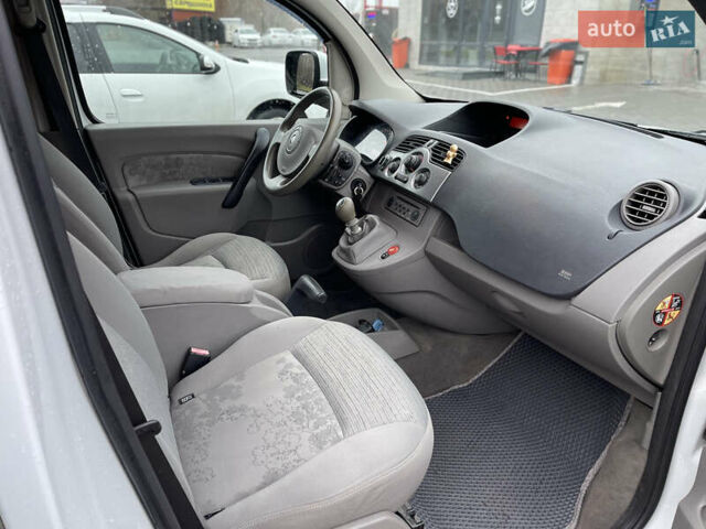 Белый Рено Кенгу, объемом двигателя 1.5 л и пробегом 450 тыс. км за 5800 $, фото 3 на Automoto.ua