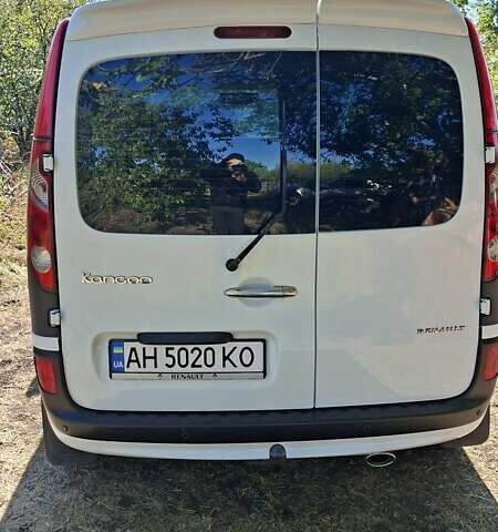 Белый Рено Кенгу, объемом двигателя 1.5 л и пробегом 200 тыс. км за 6500 $, фото 1 на Automoto.ua