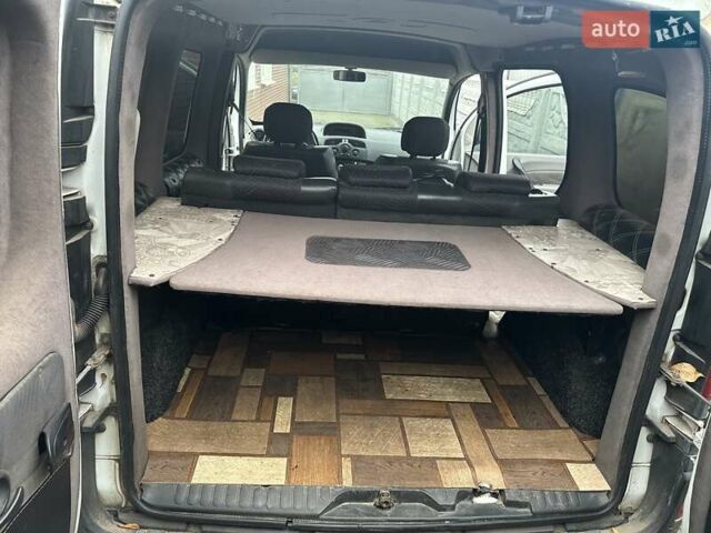 Білий Рено Кєнгу, об'ємом двигуна 1.46 л та пробігом 250 тис. км за 6100 $, фото 7 на Automoto.ua