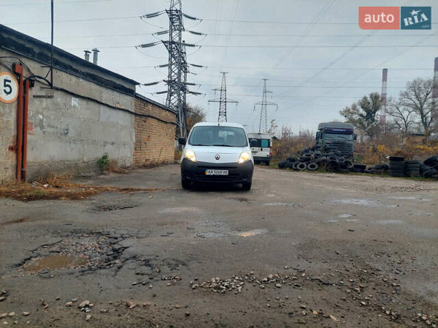 Белый Рено Кенгу, объемом двигателя 1.46 л и пробегом 300 тыс. км за 4750 $, фото 3 на Automoto.ua